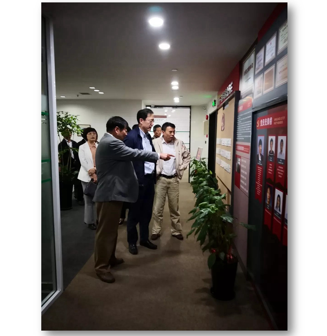 新建 Microsoft PowerPoint 演示文稿_页面_08.jpg